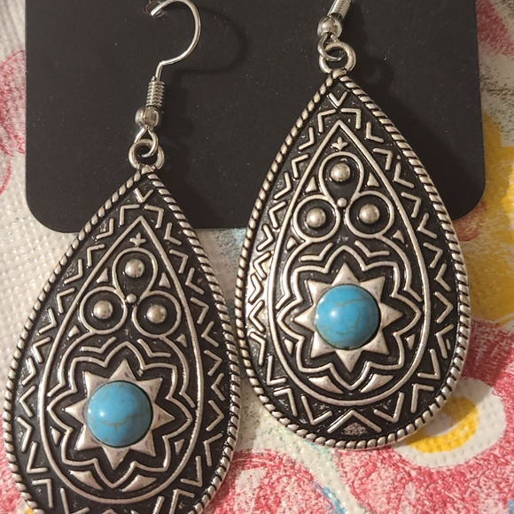 Jewelry - Picture 15 of 15